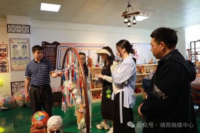 共拓民族手工藝新賽道——北京依文集團(tuán)赴靖西考察壯族非物質(zhì)文化遺產(chǎn)的現(xiàn)代服裝設(shè)計(jì)之旅